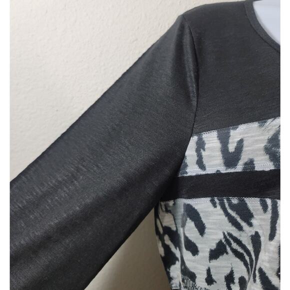 Chico's Black Gray Animal Print Beading Top 1 Medium New Without Tags Soft - Picture 7 of 7